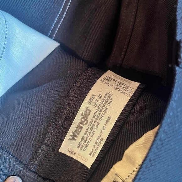Black Wrangler Men's Jeans. NWOT. Size 32" x 30". - Picture 6 of 6